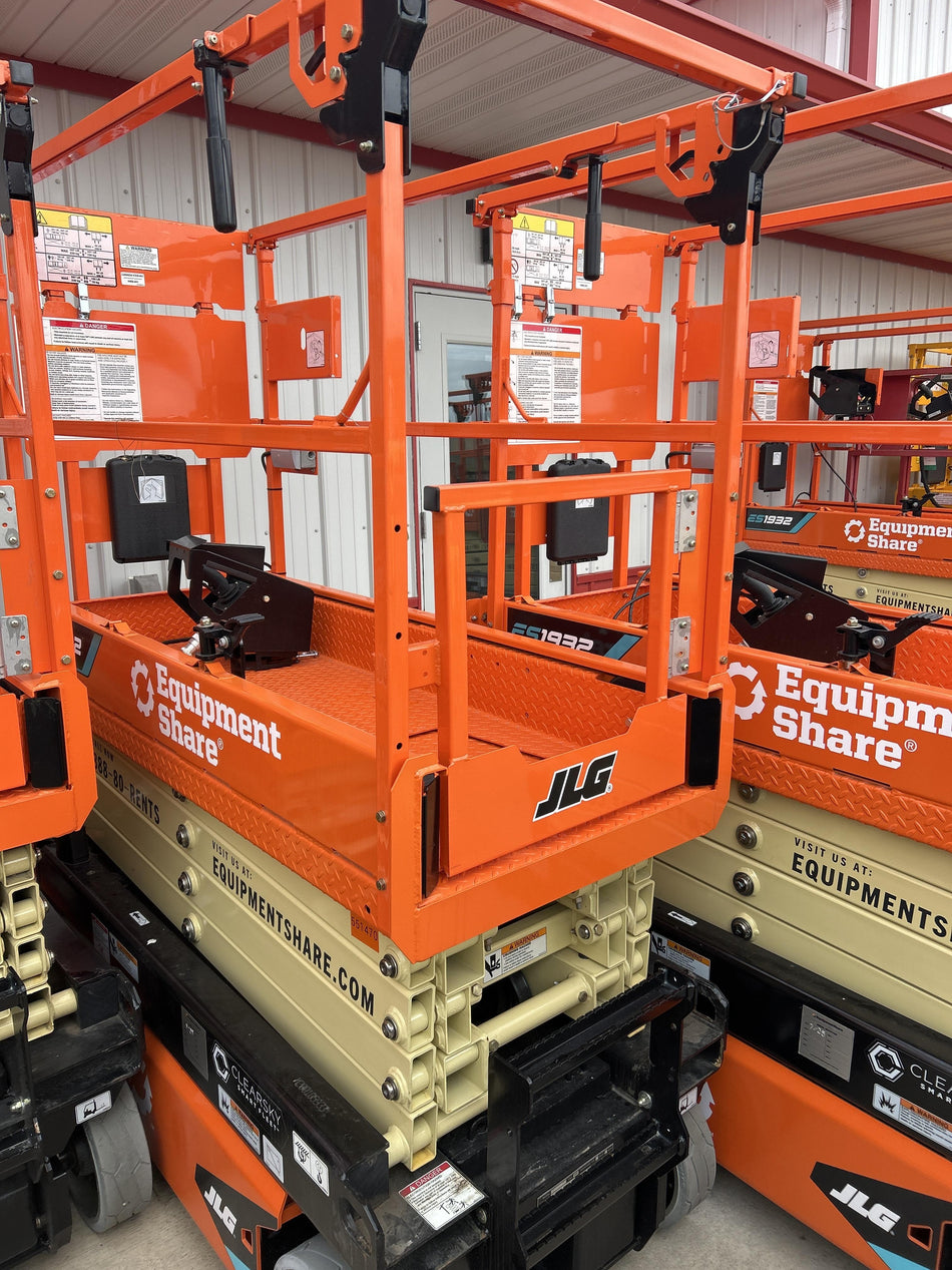2025 JLG ES1932