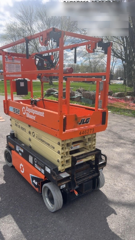 2024 JLG ES1932