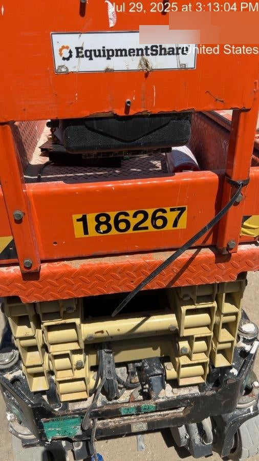 2021 JLG ES1932