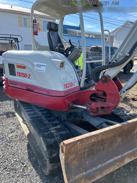 2021 TAKEUCHI TB250-2
