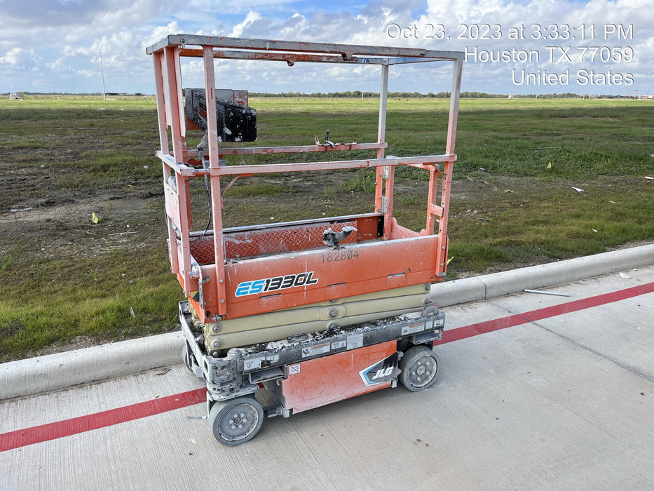 2021 JLG ES1330L