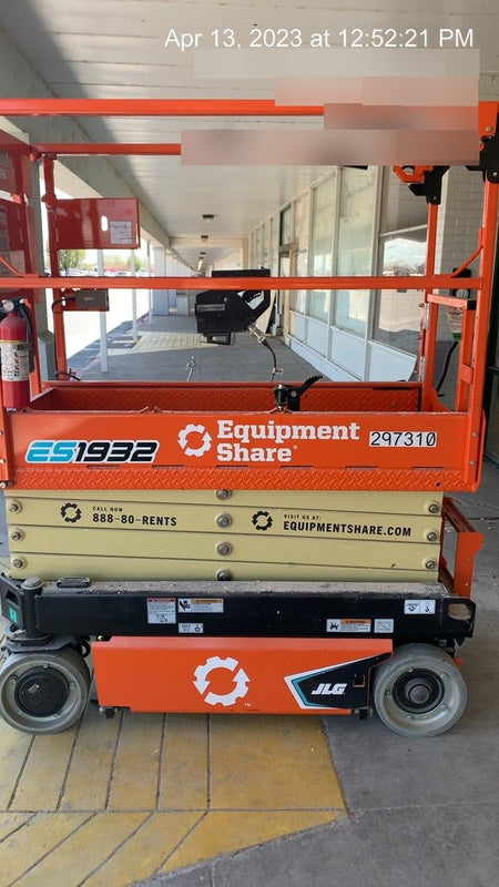 2023 JLG ES1932