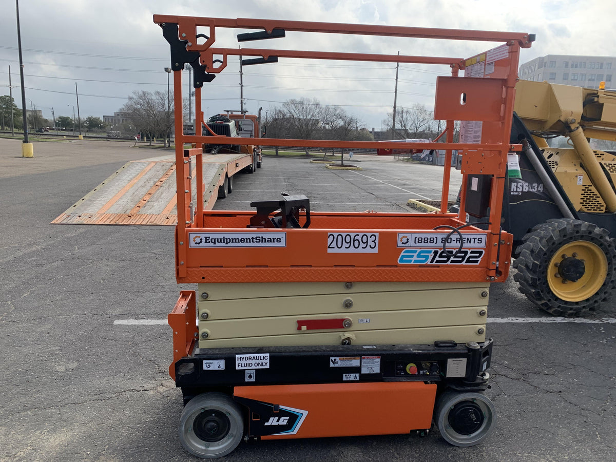 2022 JLG ES1932