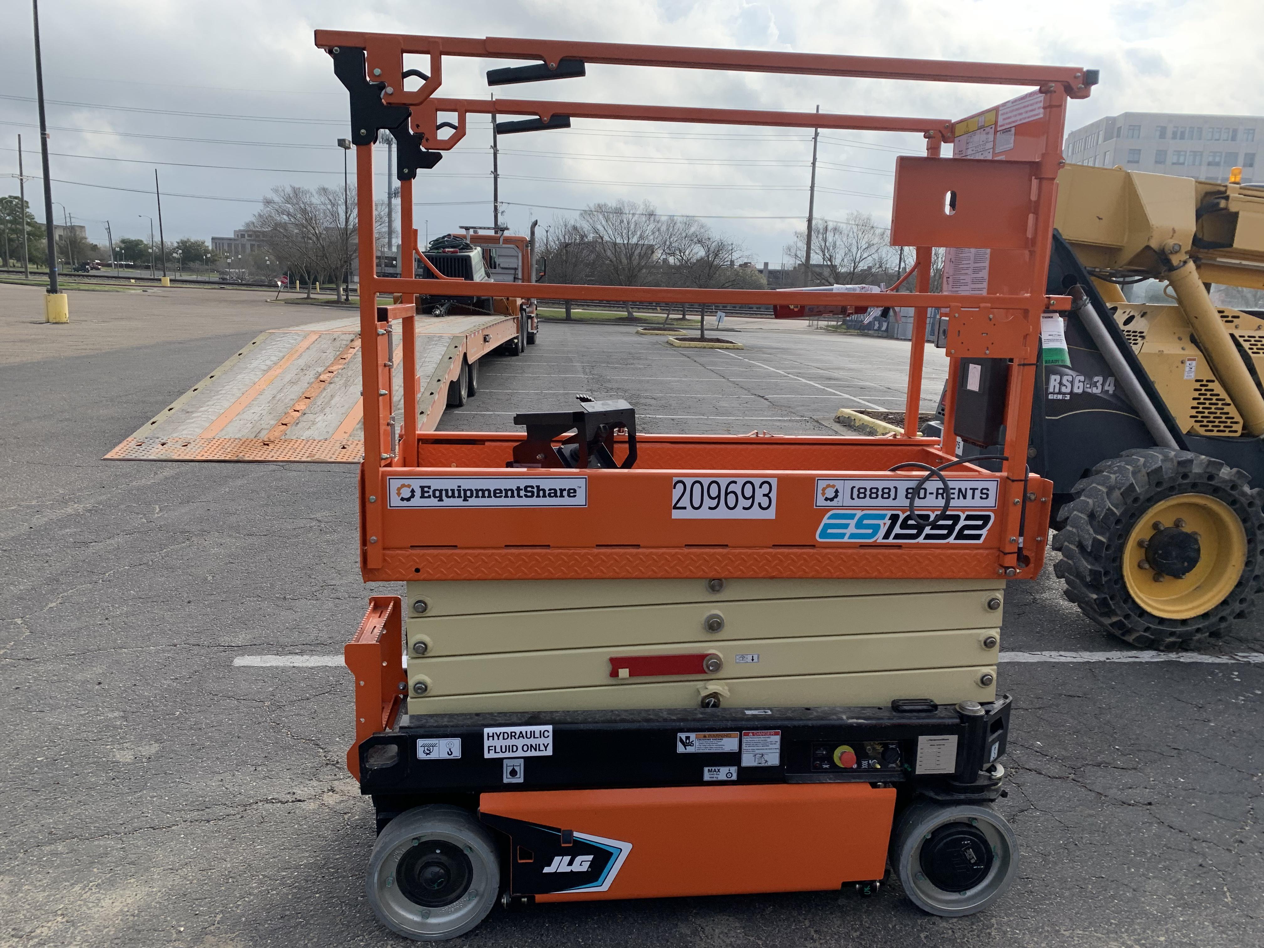 2022 JLG ES1932