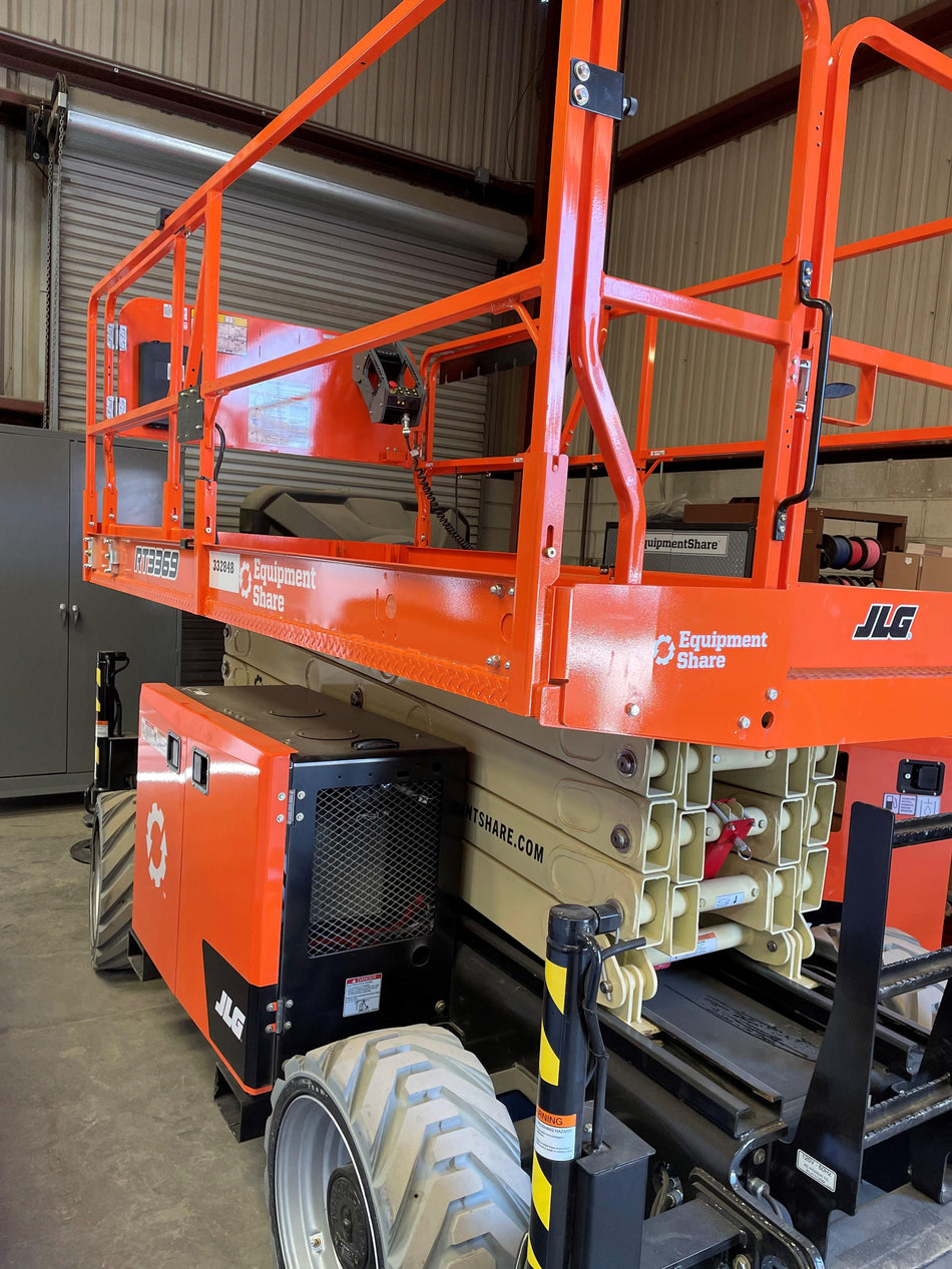 2023 JLG RT3369