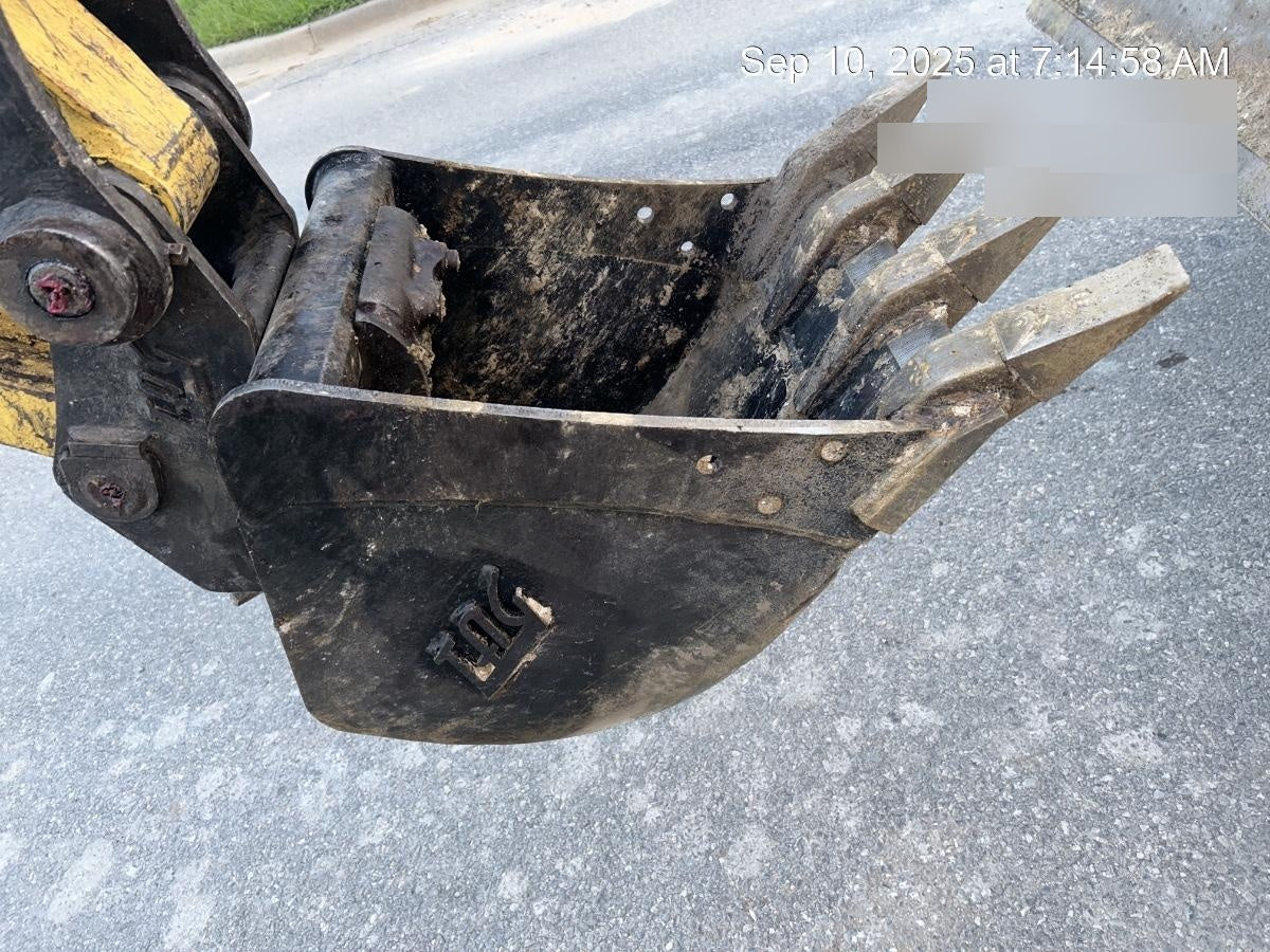 2025 TAKEUCHI 18" HD Bucket - Takeuchi
