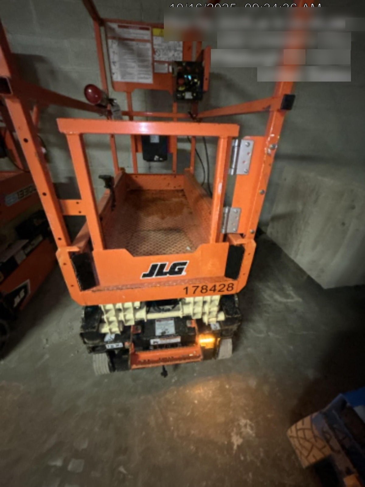 2021 JLG ES1330L
