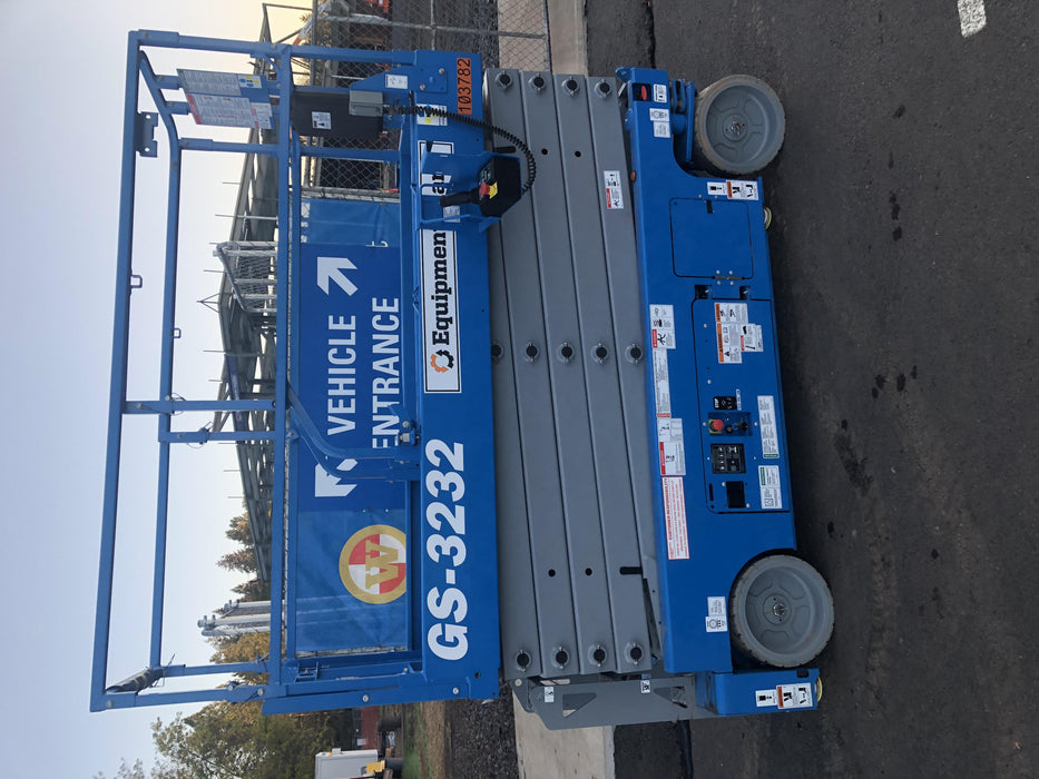 2020 Genie GS-3232 Standard, Folding half height swing gate, 800W Inverter