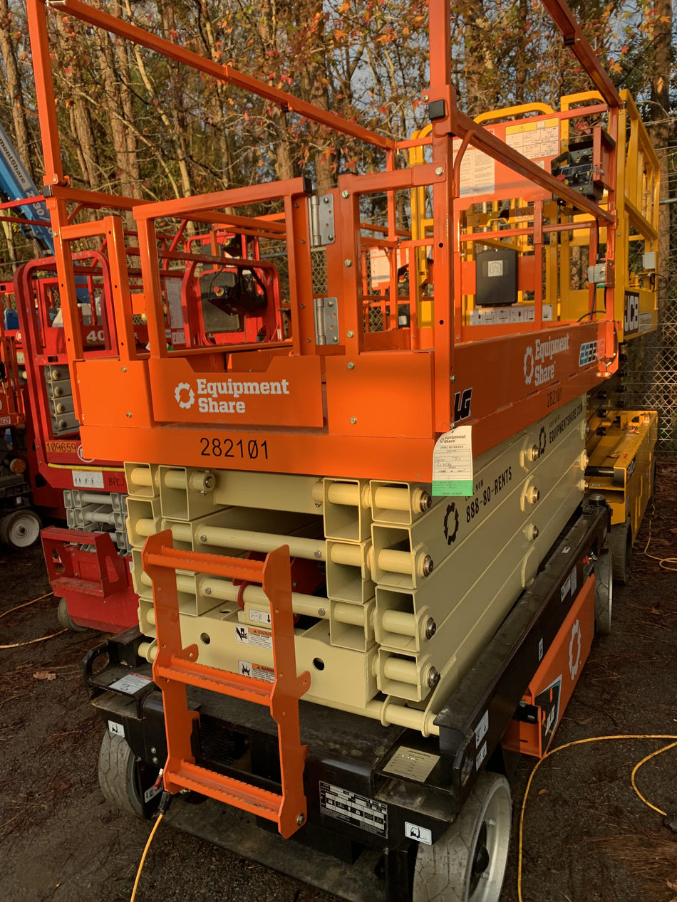 2022 JLG ES3246