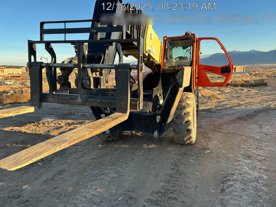 2021 JLG 1075
