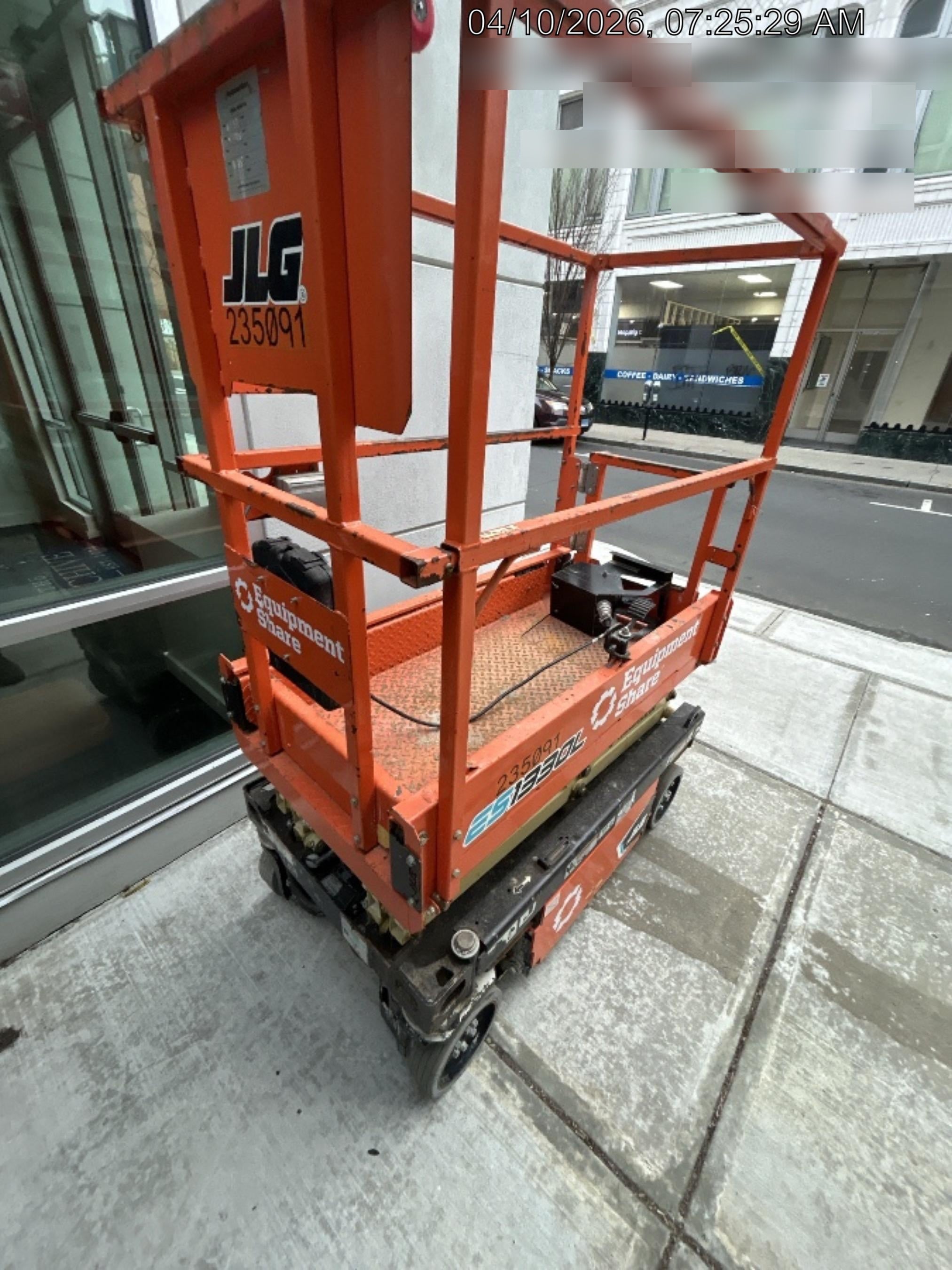 2022 JLG ES1330L