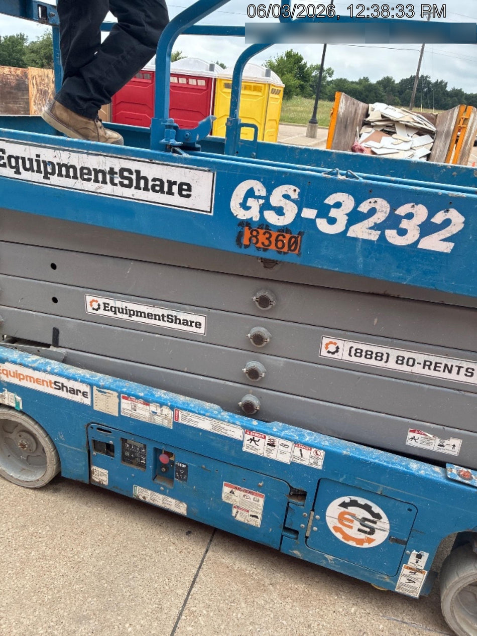 2018 Genie GS-3232 Genie GS3232 Lift w/Folding Rails and Swing Gate