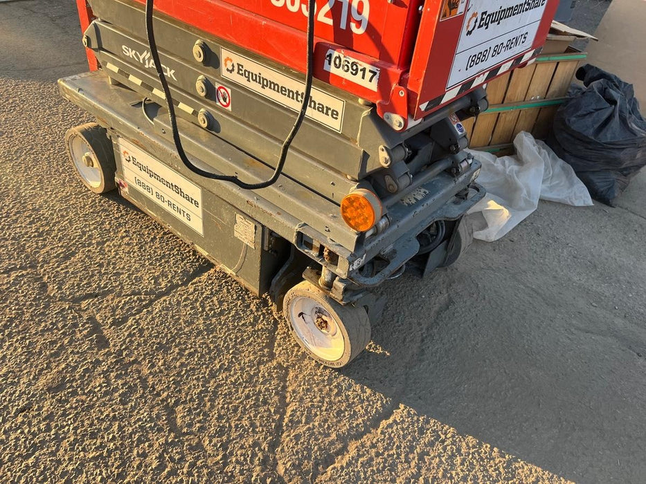 2020 Skyjack SJIII-3219 Solid NM Tires, Half height spring hinged entry gate, Dual Beacons, 800W Inverter