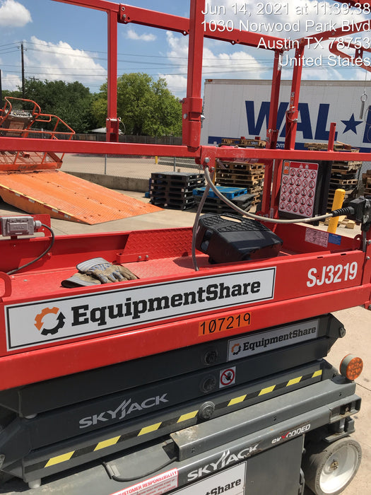 2020 Skyjack SJIII-3219 Solid NM Tires, Half height spring hinged entry gate, Dual Beacons, 800W Inverter