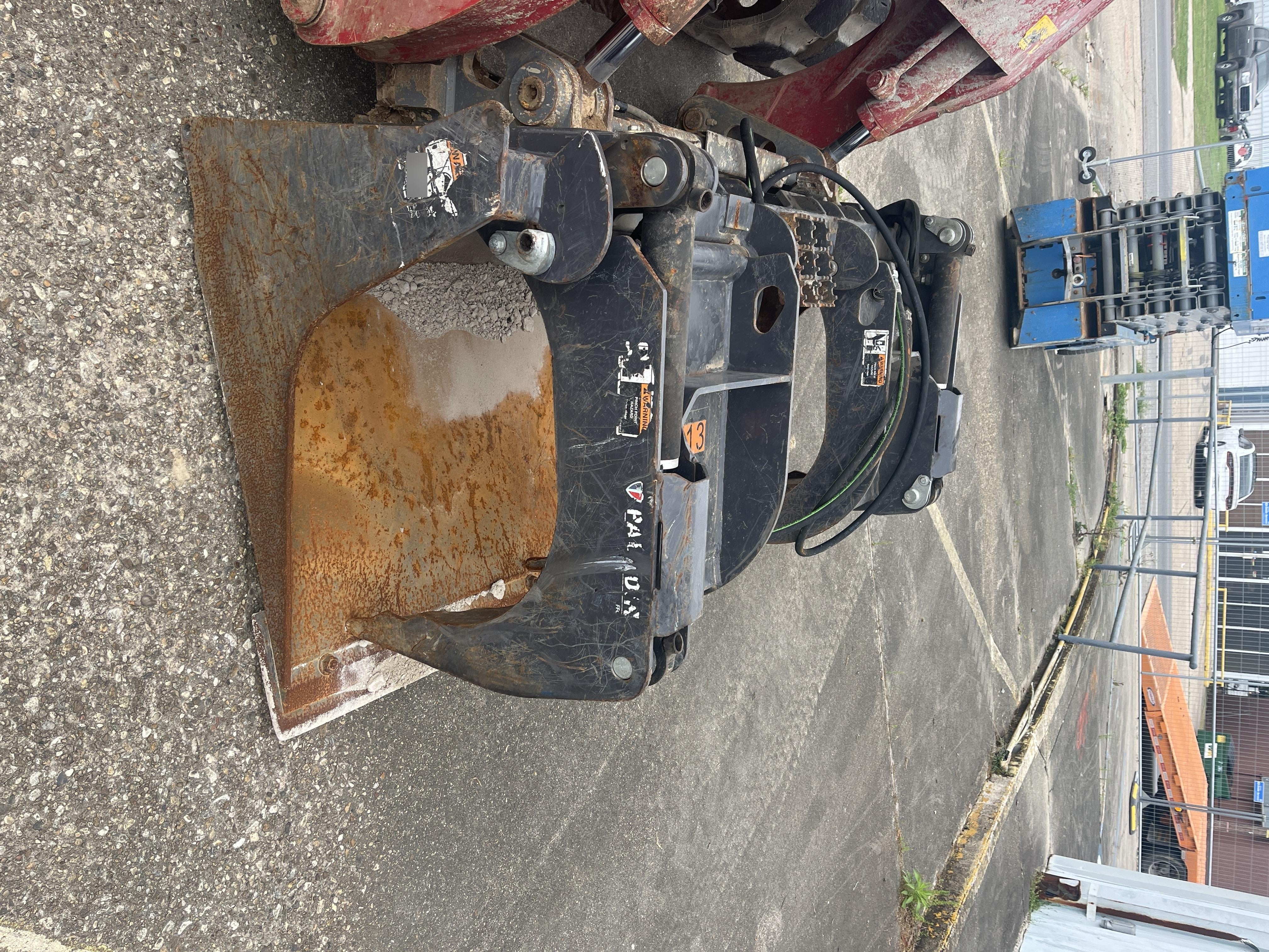 2020 PALADIN 72" Scrap Grapple Bucket - Paladin