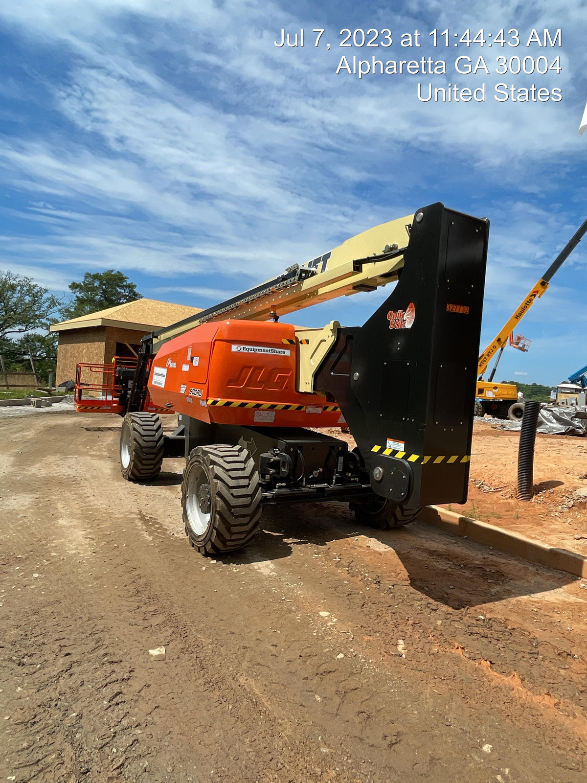 2023 JLG 800AJ