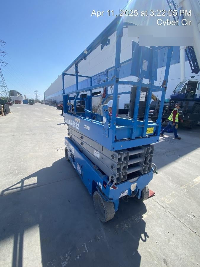 2019 Genie GS-2632 Folding rails with half height swing gate