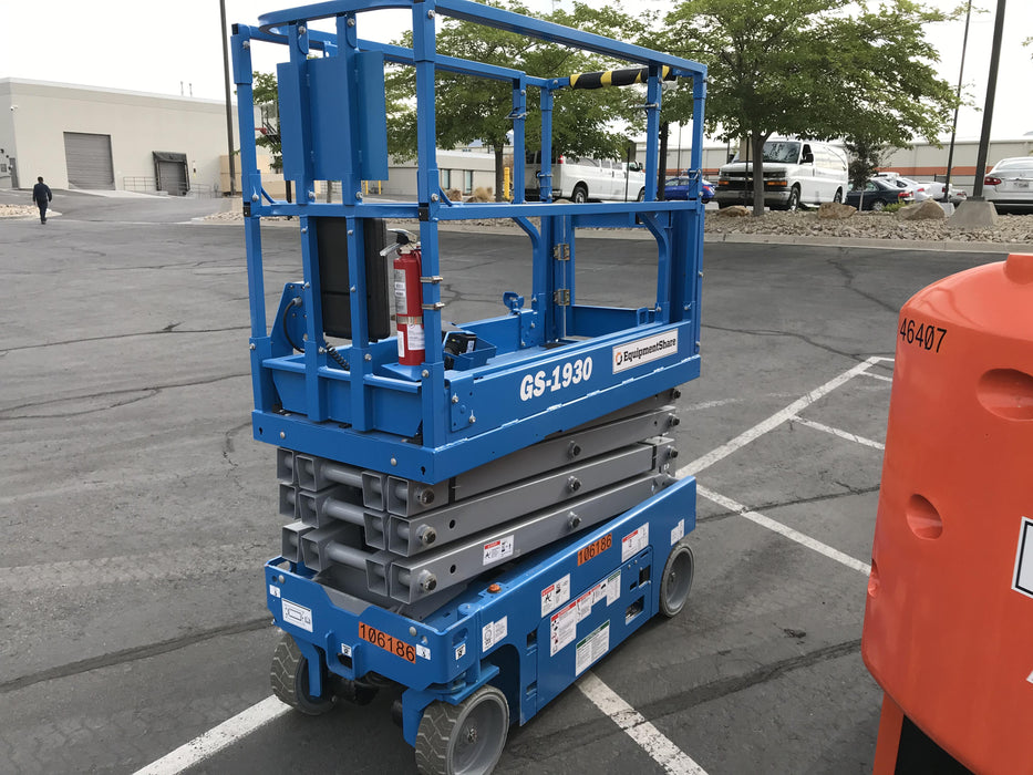 2020 Genie GS-1930 Solid Non Marking Tires, Beacon, Folding rails with half height swing gate, 800W Inverter