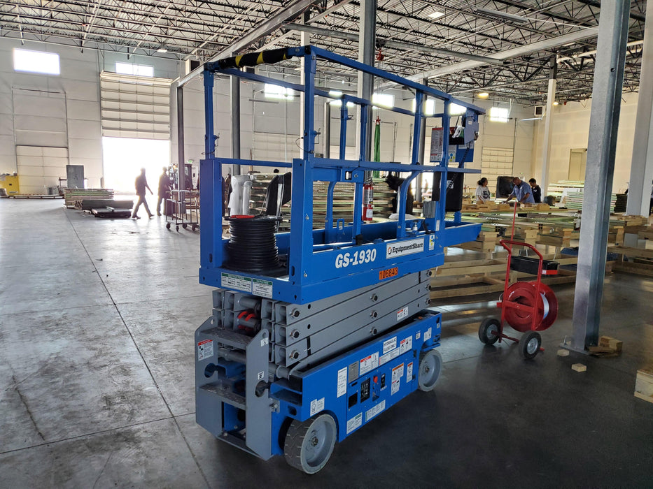 2020 Genie GS-1930 Solid Non Marking Tires, Beacon, Folding rails with half height swing gate, 800W Inverter