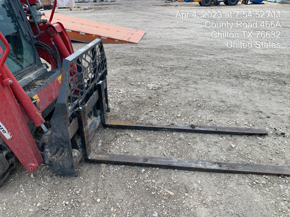 2020 EMKAY 48" Pallet Forks - Emkay