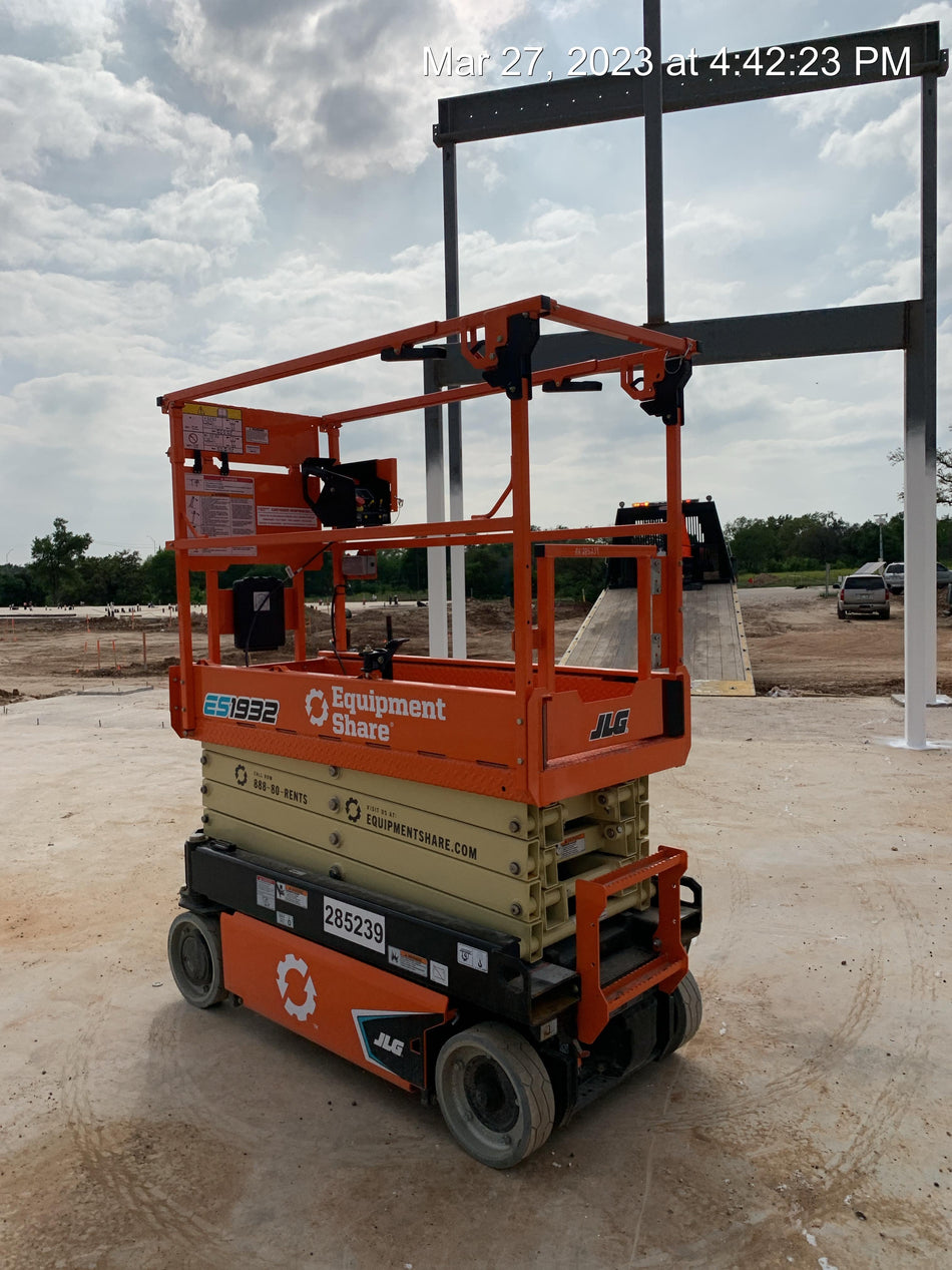 2022 JLG ES1932