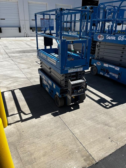 2020 Genie GS-1930 Solid Non Marking Tires, Beacon, Folding rails with half height swing gate, 800W Inverter