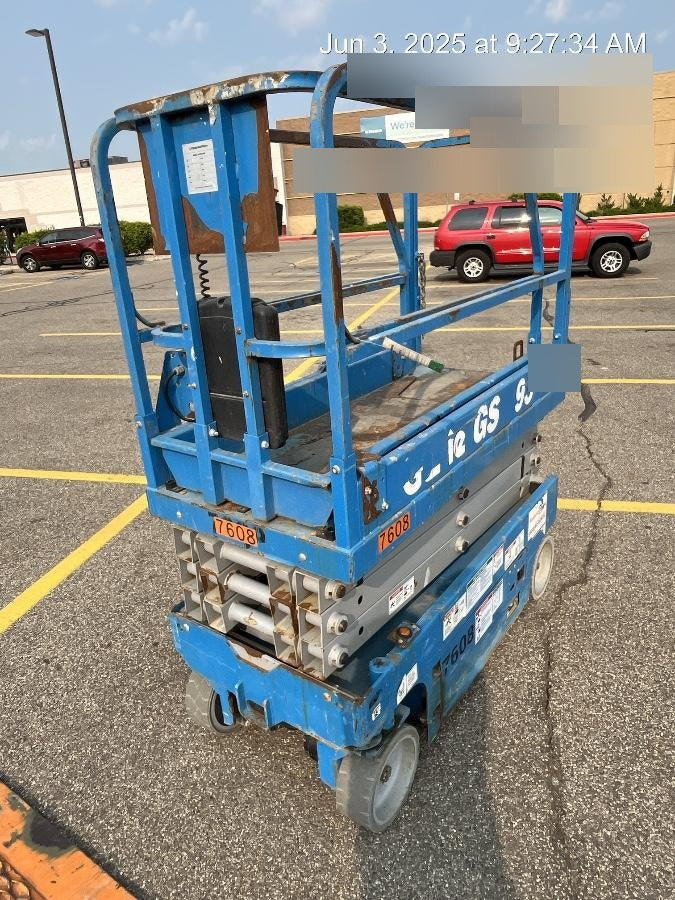 2018 Genie GS-1930 Genie GS-1930 Lift w/Fixed Rail and Chain Entry