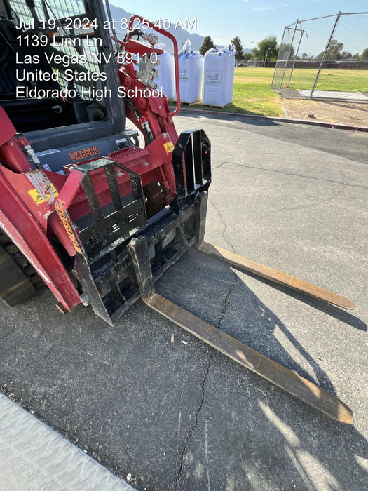 2021 TAKEUCHI 48" Pallet Forks - Takeuchi