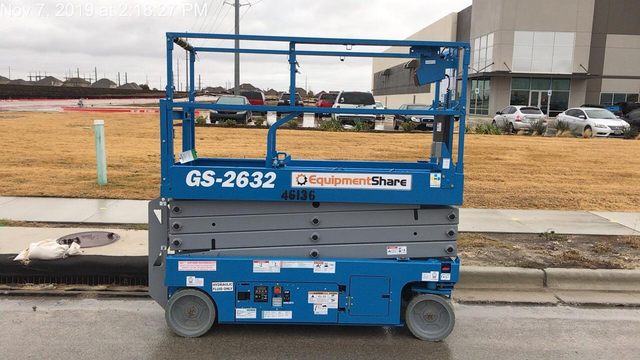 2019 Genie GS-2632 Folding rails with half height swing gate