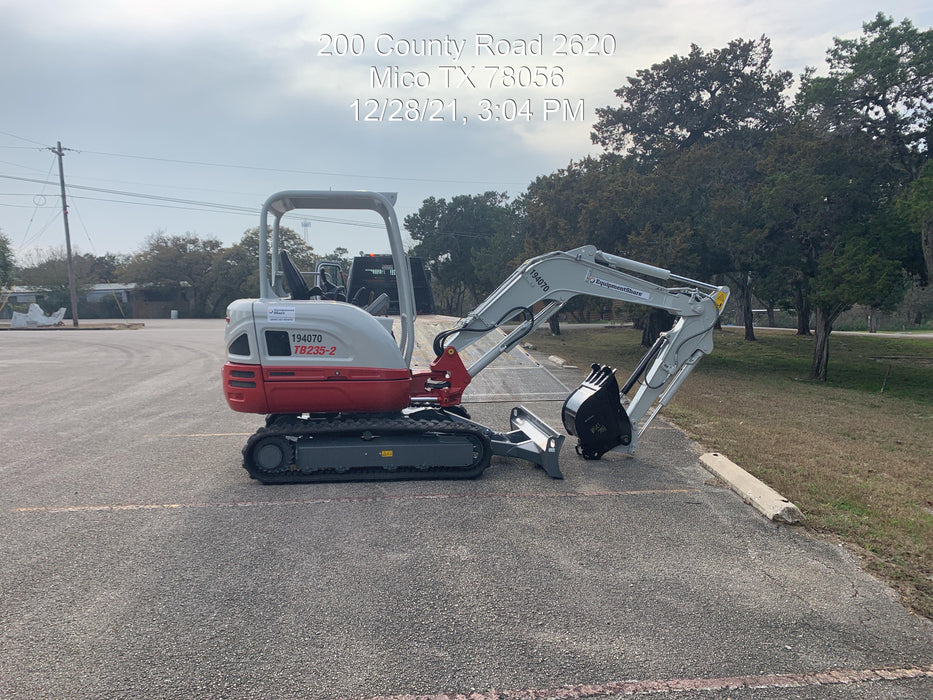 2021 TAKEUCHI TB235-2R