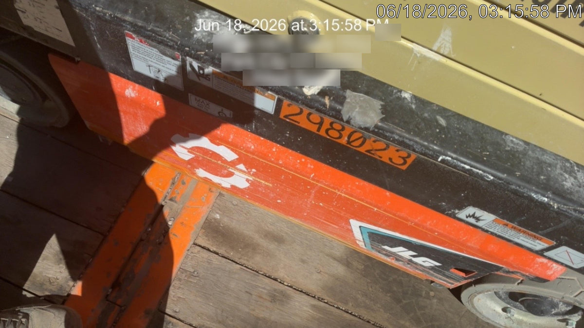 2023 JLG ES1932