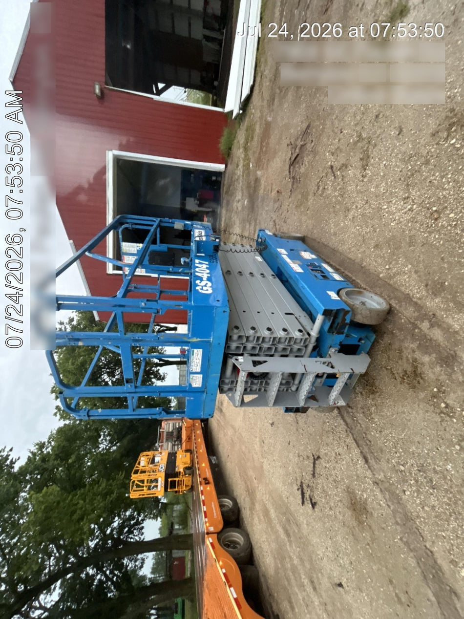 2019 Genie GS-4047 Folding rails with half height swing gate