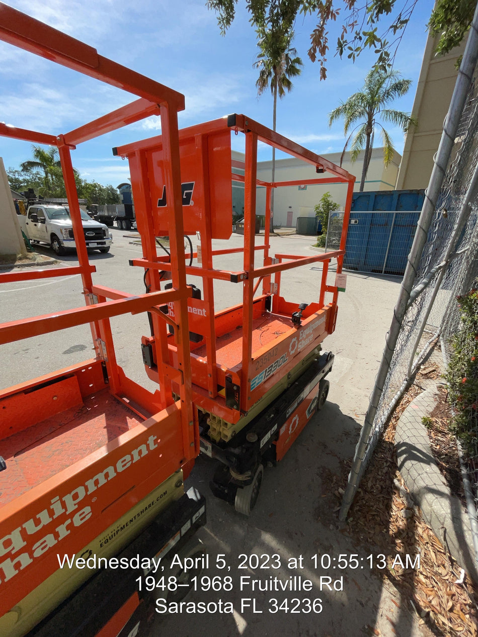 2022 JLG ES1330L