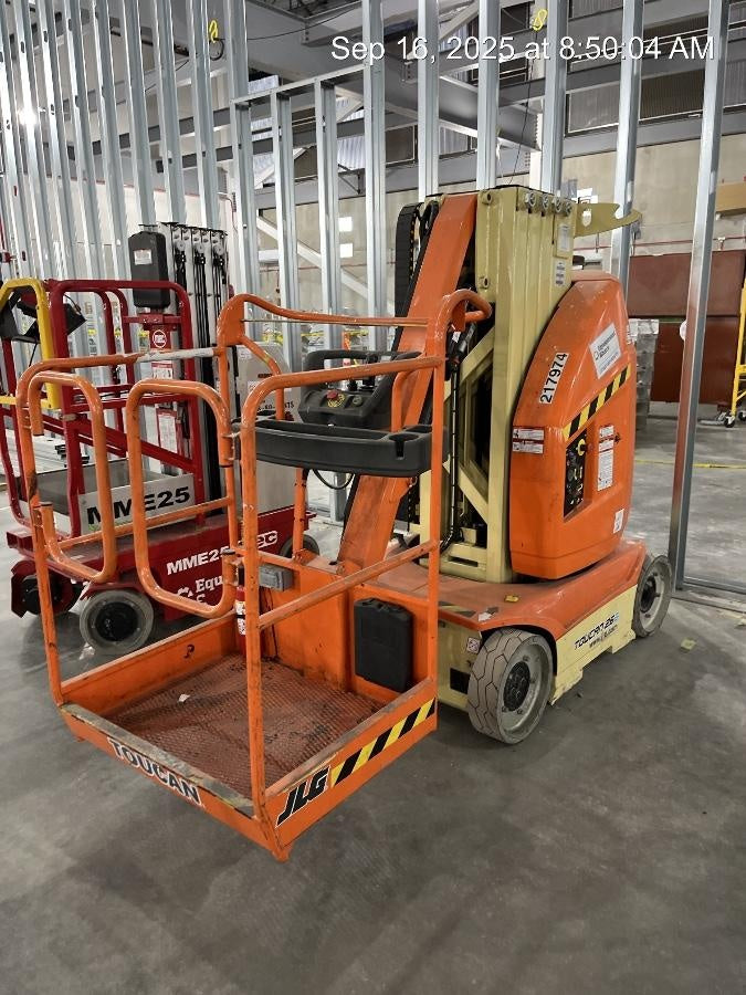 2022 JLG 26E