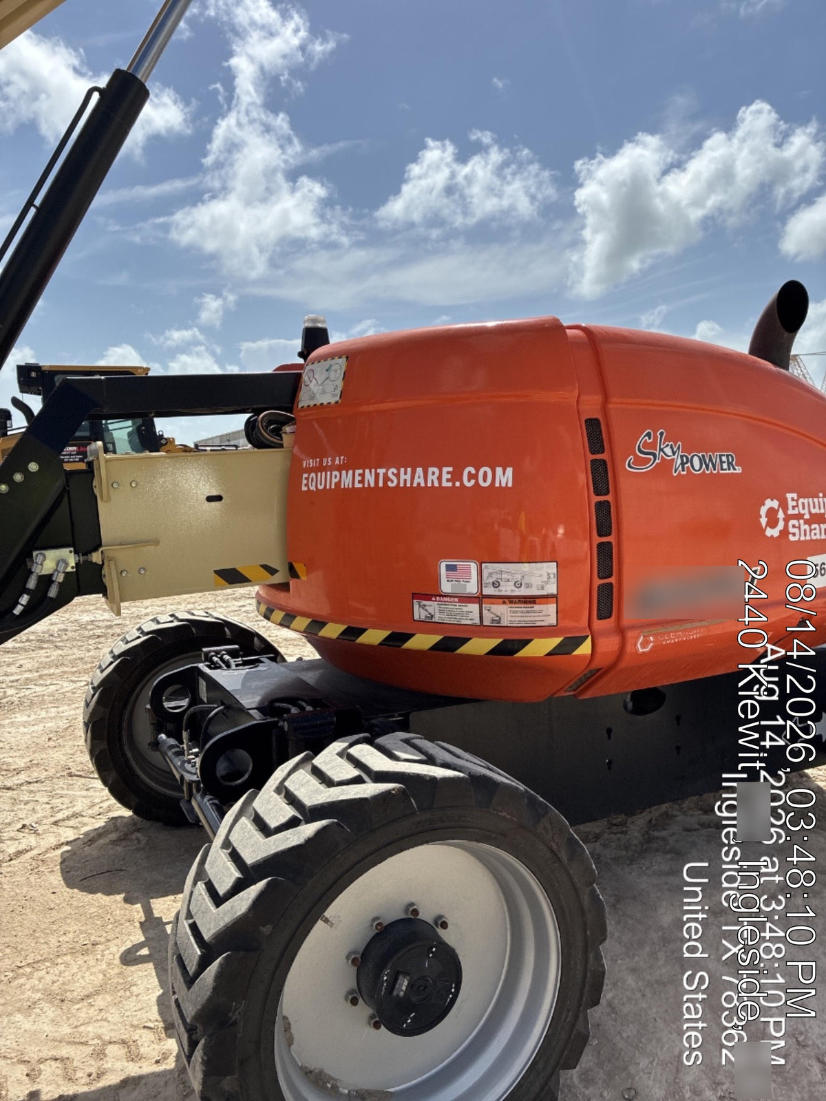 2025 JLG 600AJ