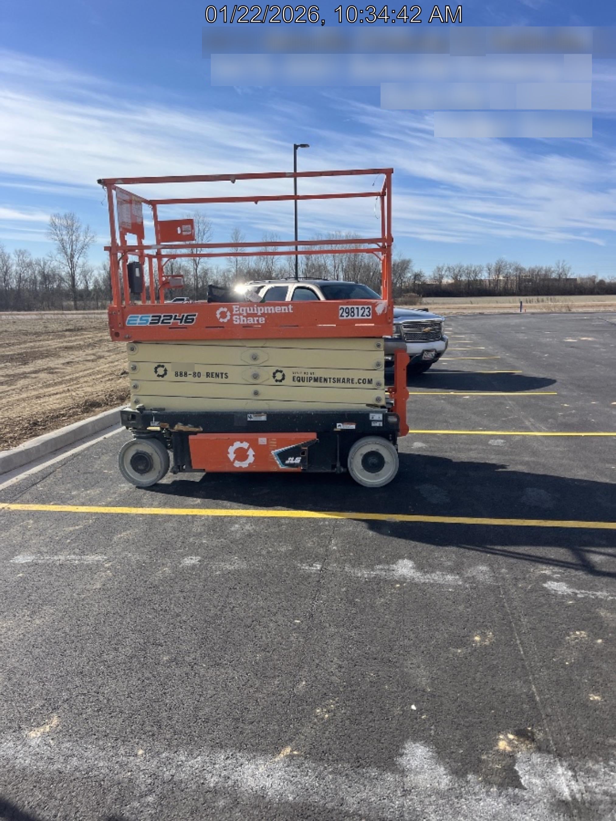 2023 JLG ES3246