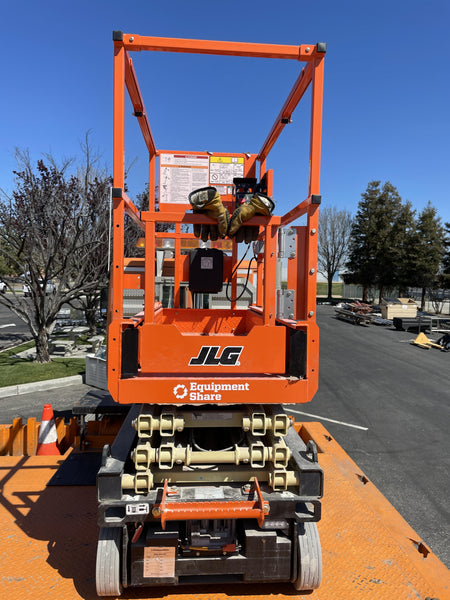 2022 JLG ES1330L