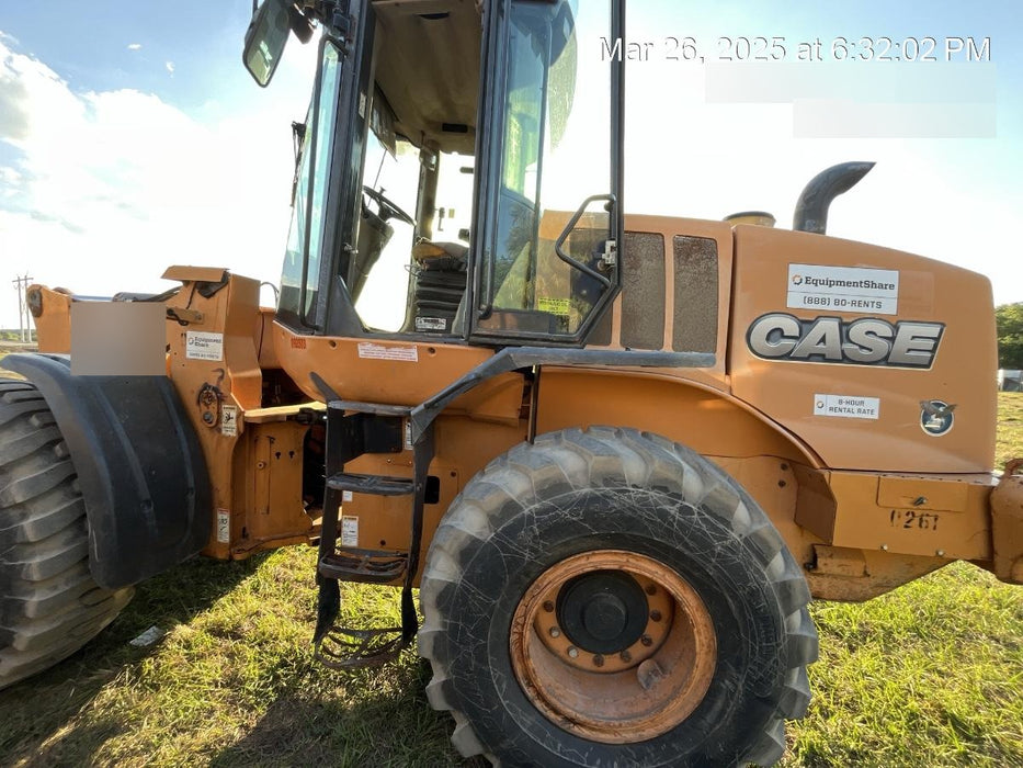 2015 Case 621F CLOSED CAB, JRB 416 STYLE HYD COUPLER