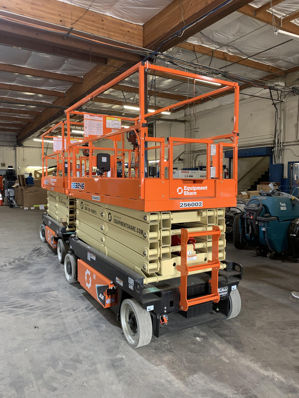 2022 JLG ES3246