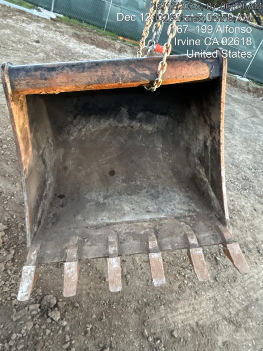 2025 TAKEUCHI 36" Bucket - Takeuchi