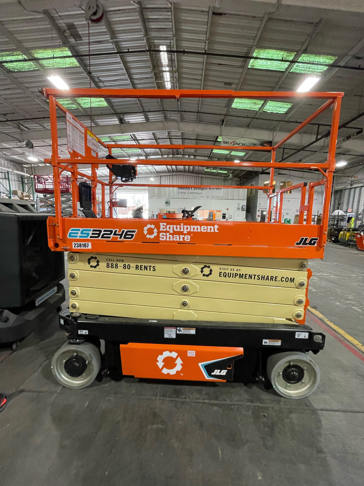 2022 JLG ES3246