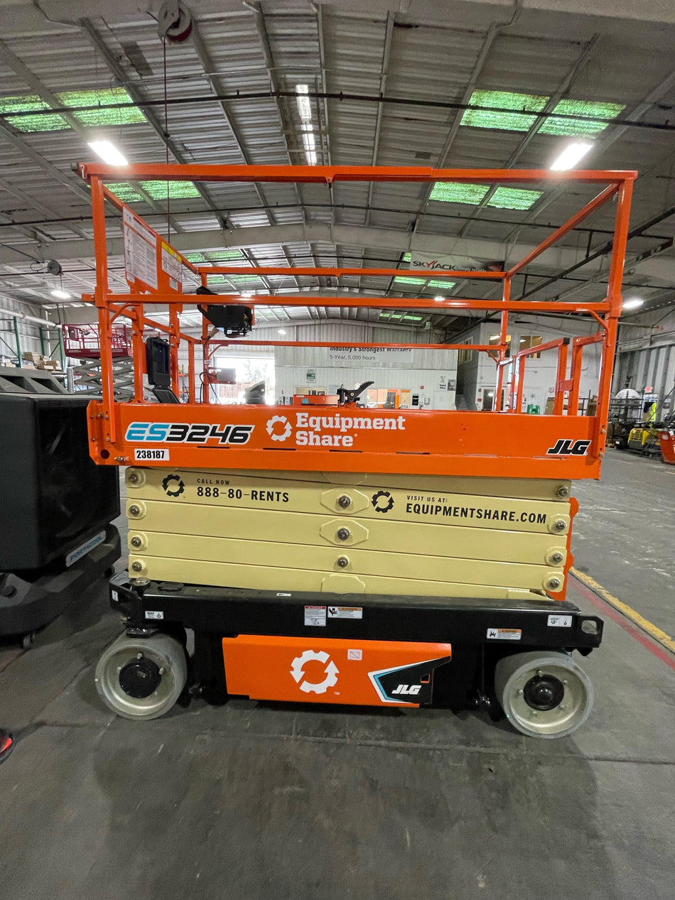 2022 JLG ES3246