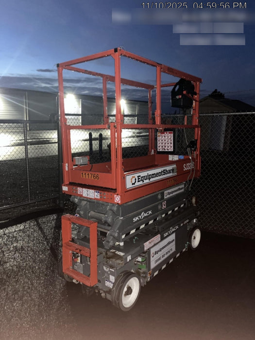2020 Skyjack SJIII-3219 Solid NM Tires, Half height spring hinged entry gate, Dual Beacons, 800W Inverter