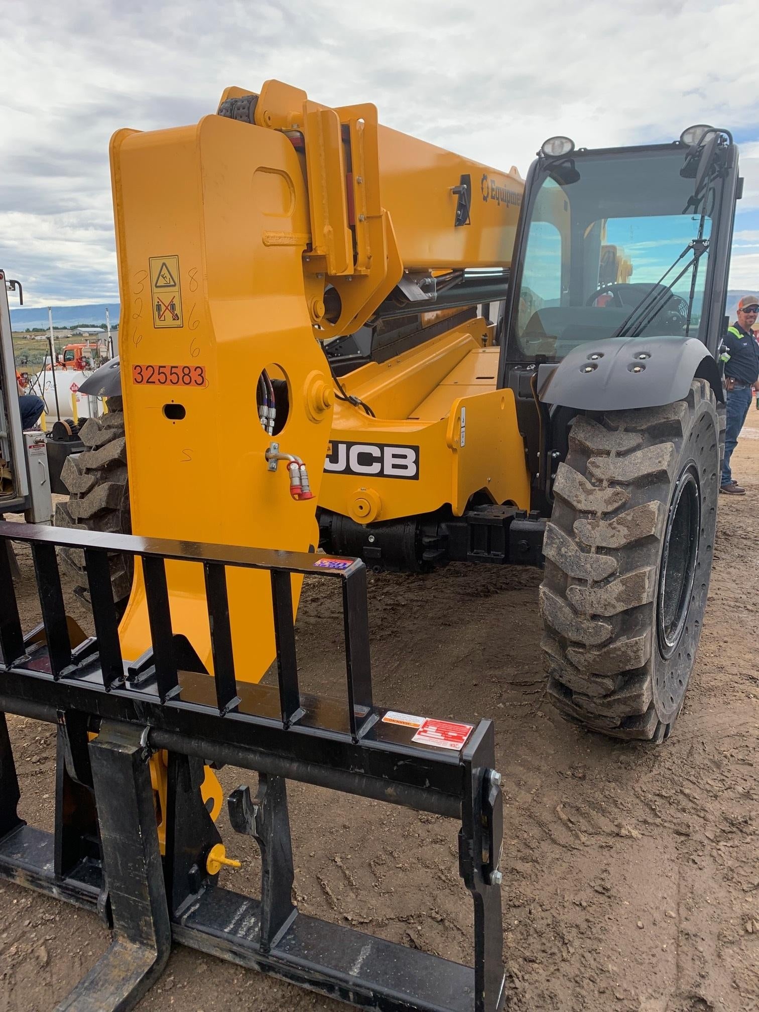 2023 JCB 509-42