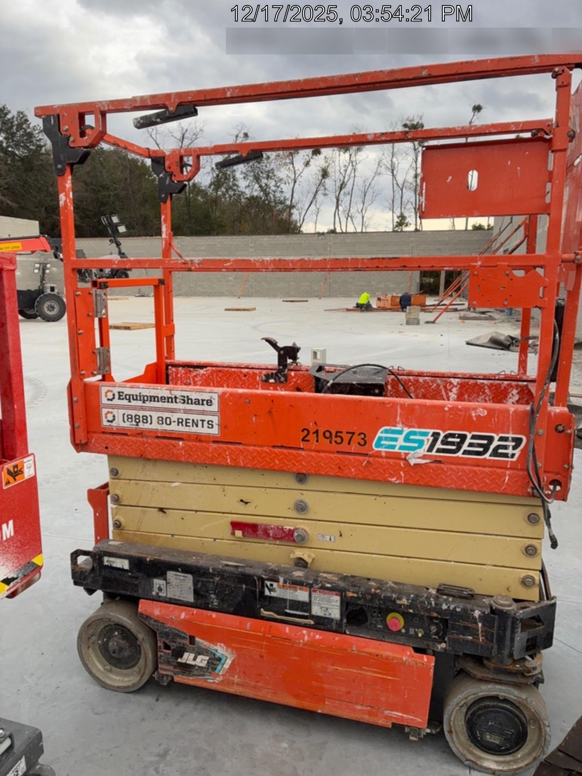 2022 JLG ES1932