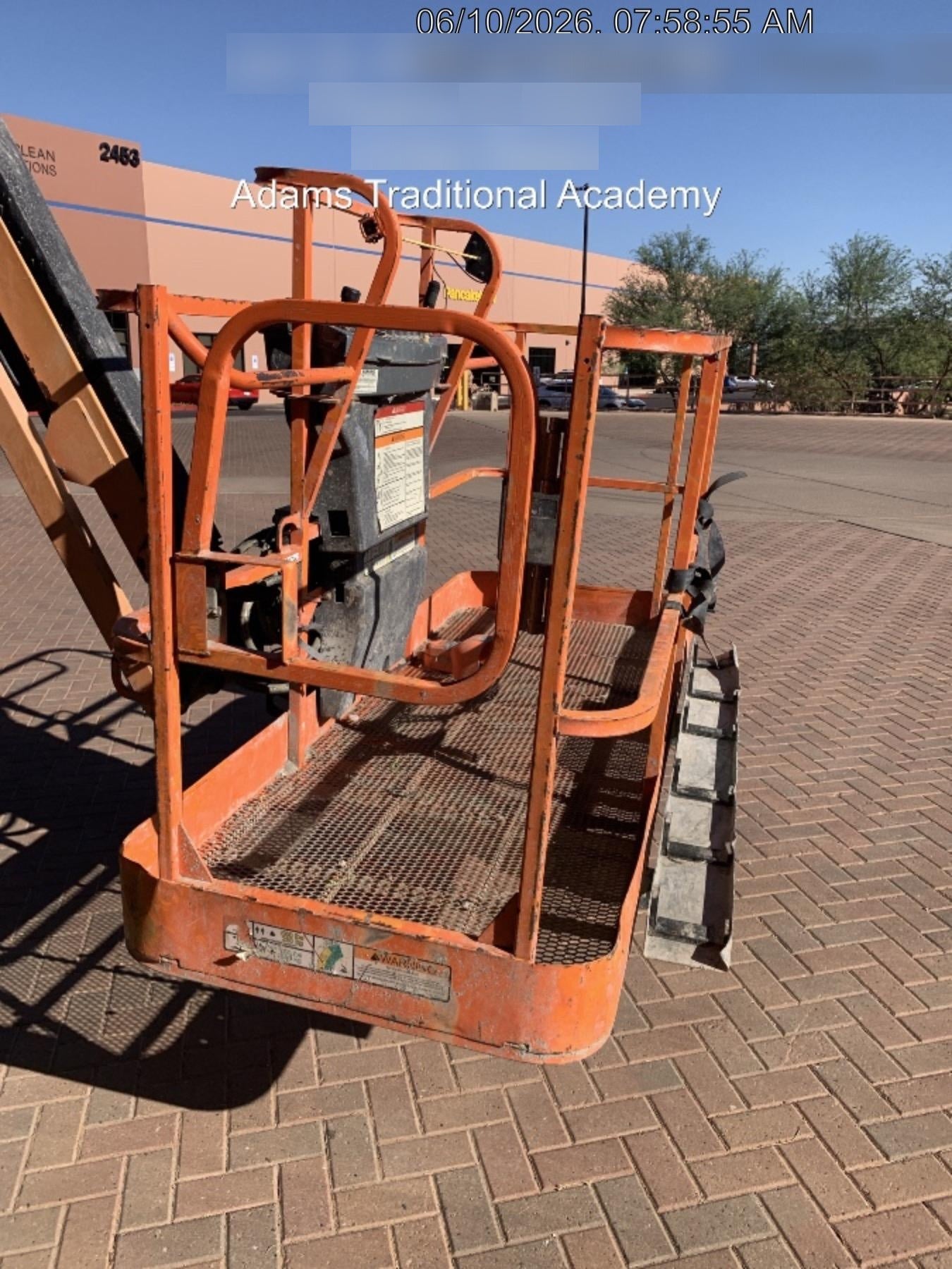 2023 JLG 660SJ