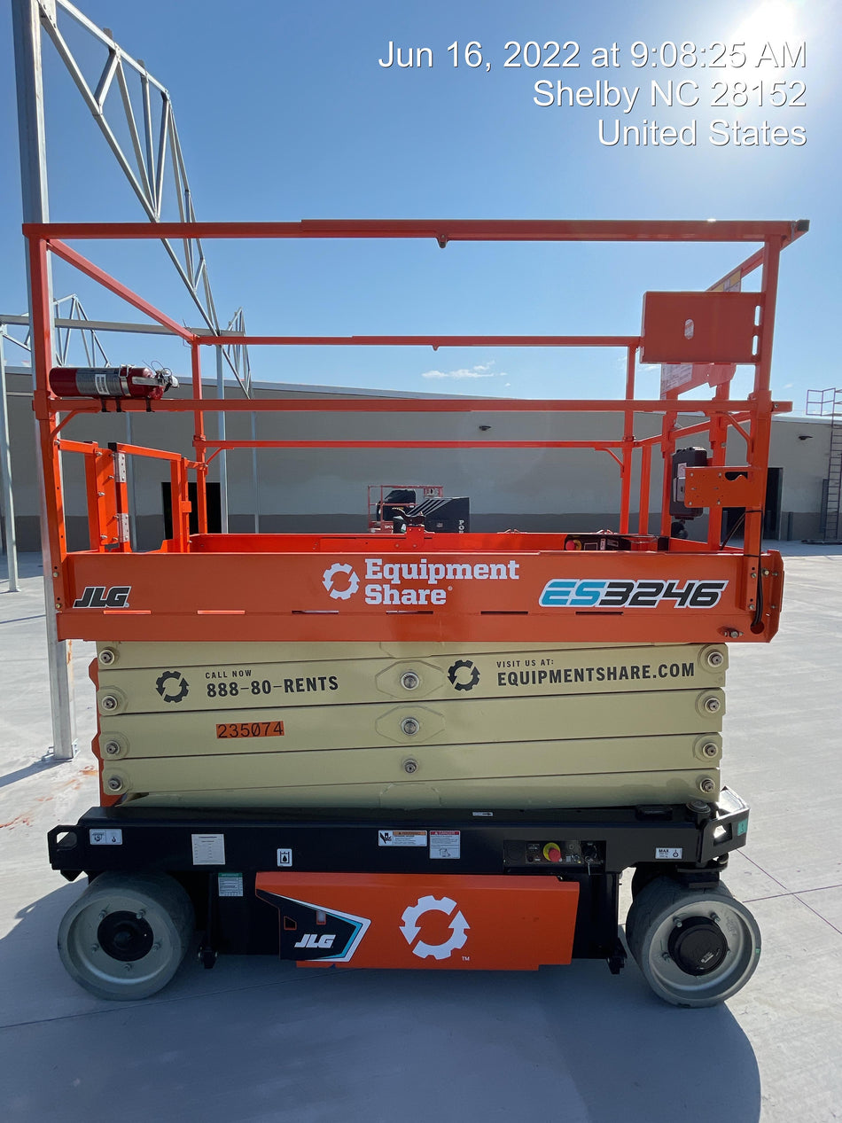 2022 JLG ES3246