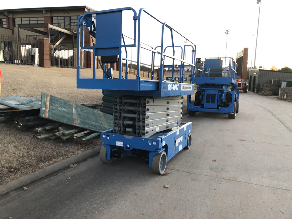 2019 Genie GS-4047 Folding rails with half height swing gate