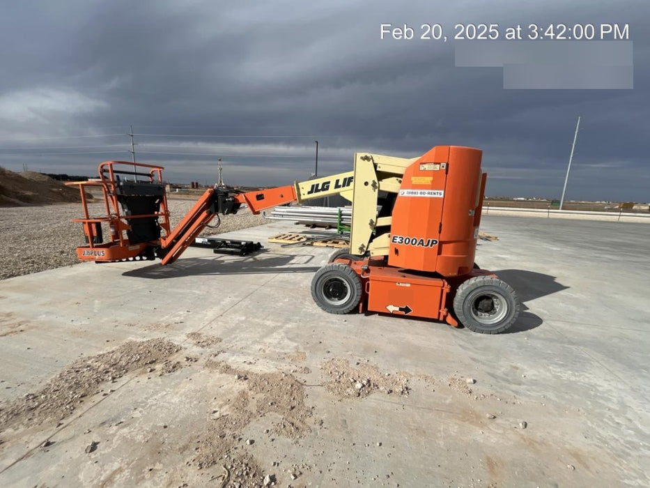 2019 JLG E300AJP