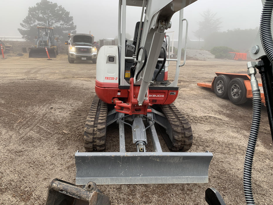 2022 TAKEUCHI TB235-2R